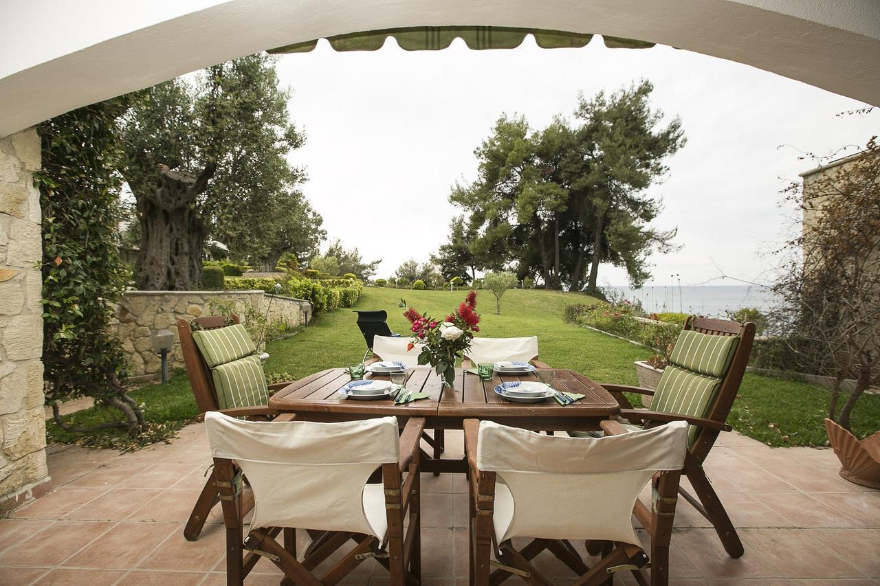 Blue Crab, Beachfront House In Kalandra #Feelslikehome Hanioti Eksteriør billede