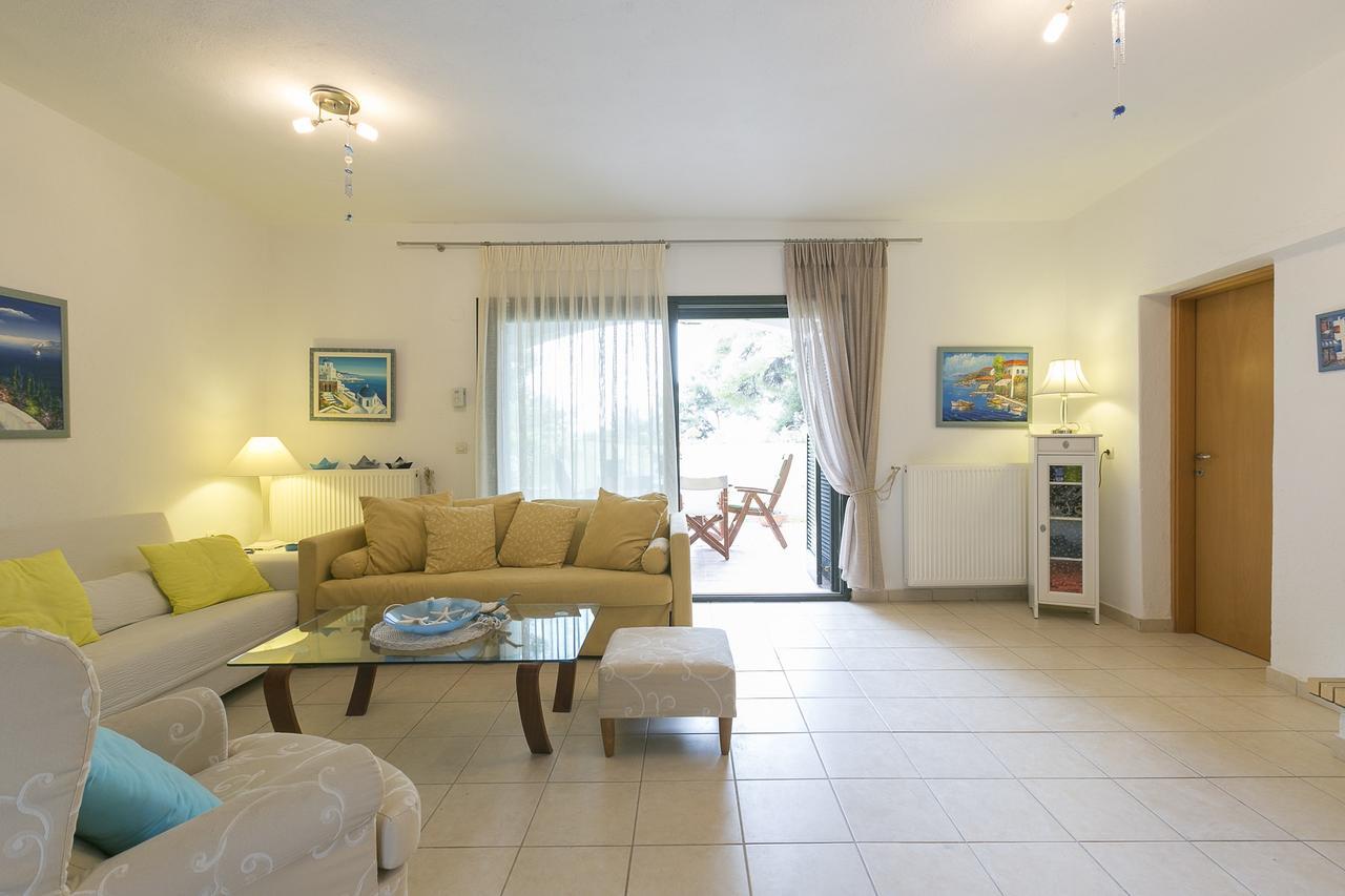 Blue Crab, Beachfront House In Kalandra #Feelslikehome Hanioti Eksteriør billede